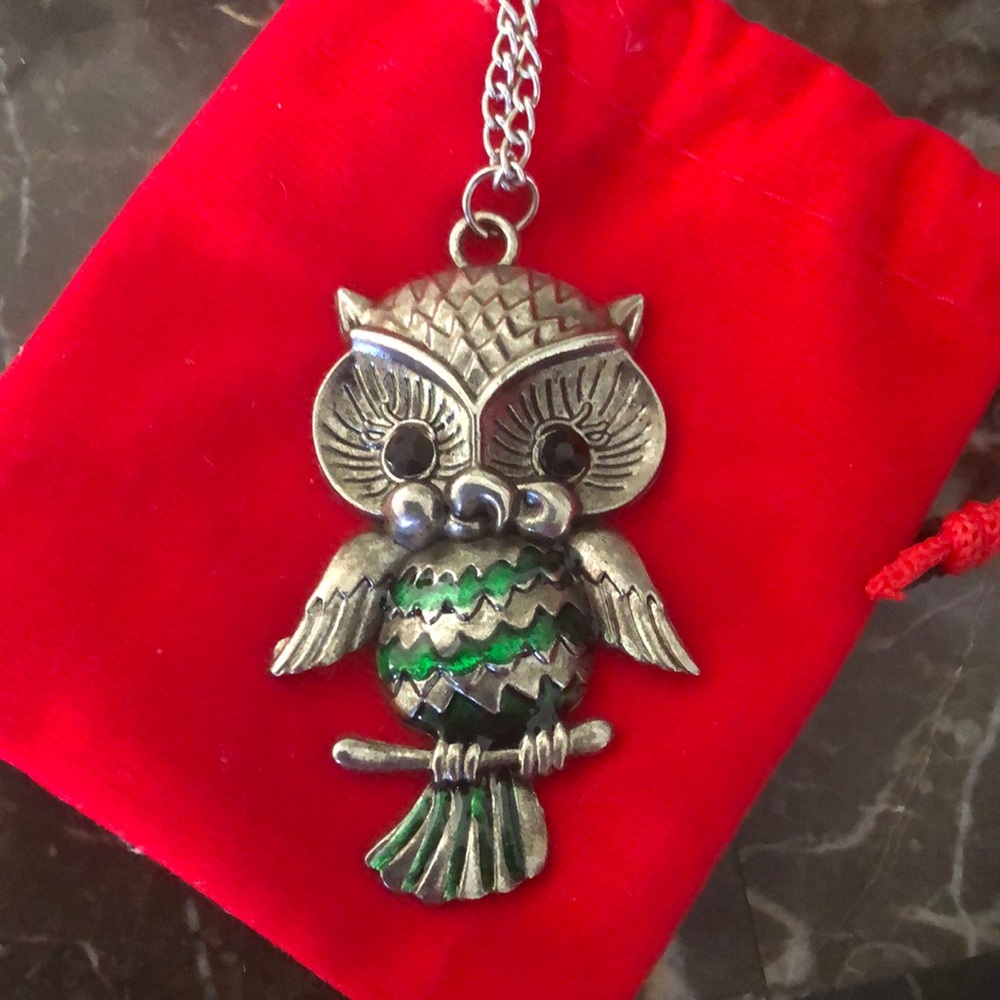 Silver plated owl pendant necklace
